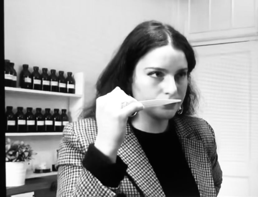 Main dans la main pour la création des parfums avec Éléonore de Staël