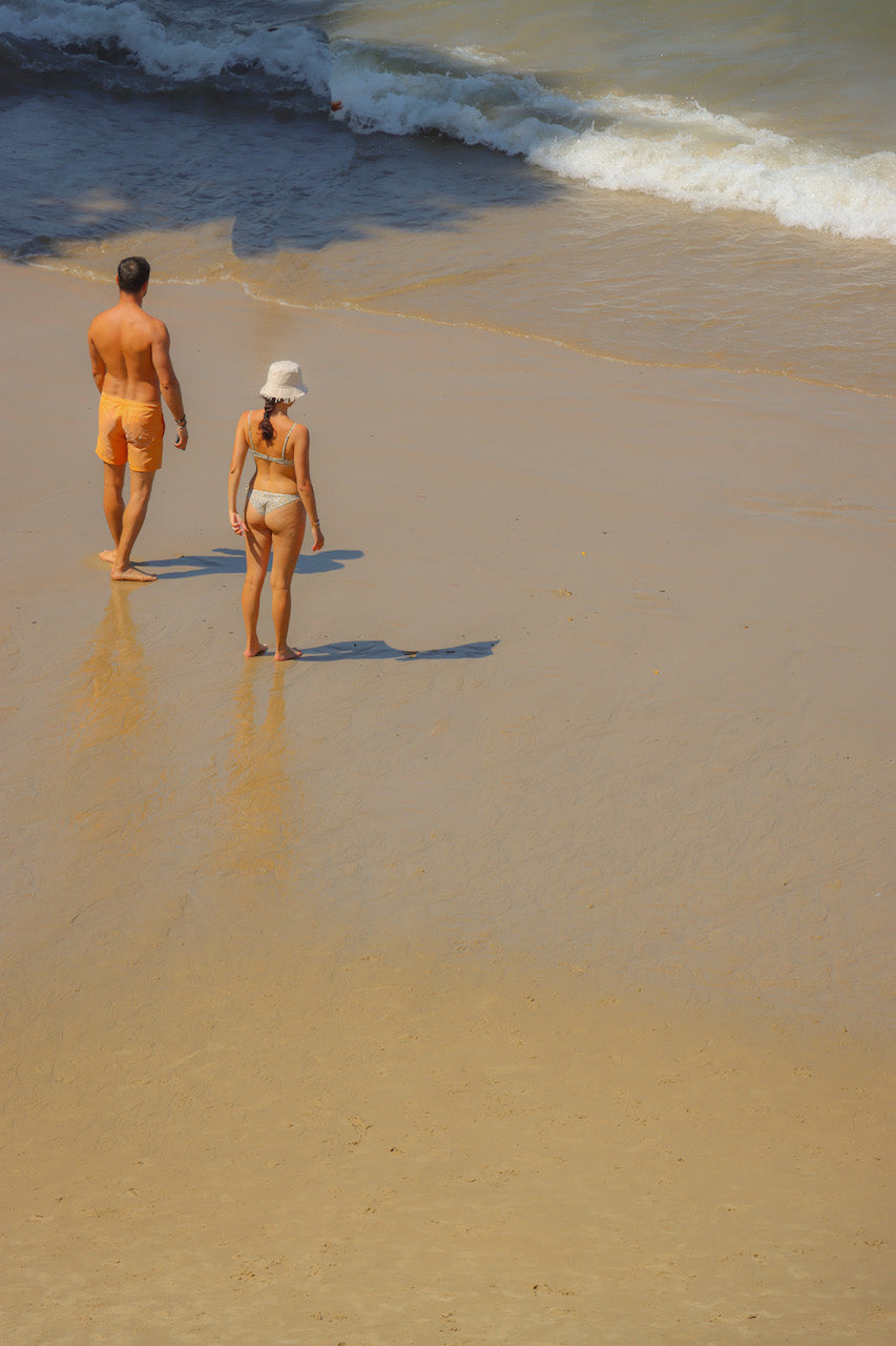 couple en vacances au bord de la mer