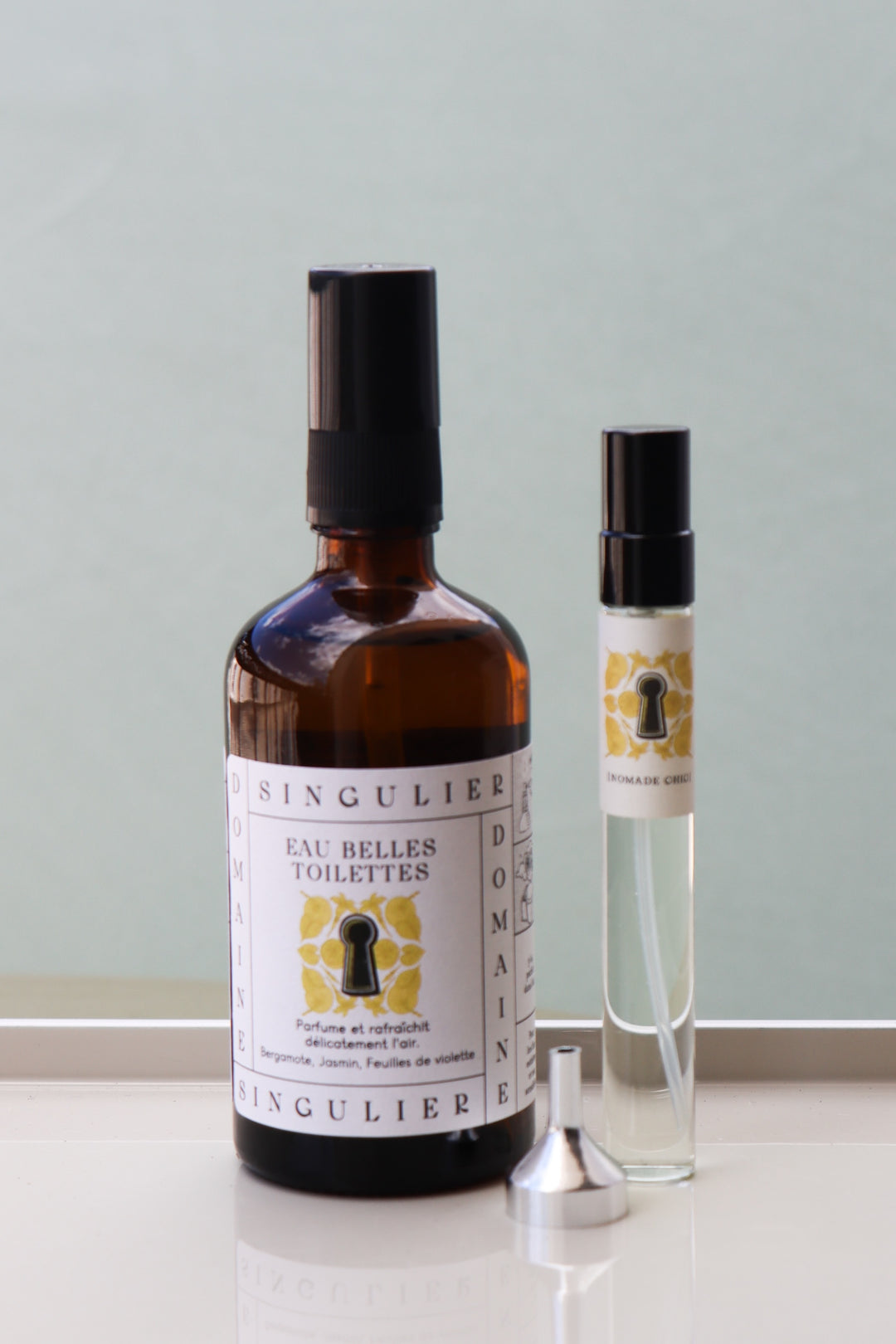 le duo Domaine Singulier pour la maison et à emporter avec soi avec Eau Belles Toilettes  parfum bergamote flacon 100 ml et 10 ml