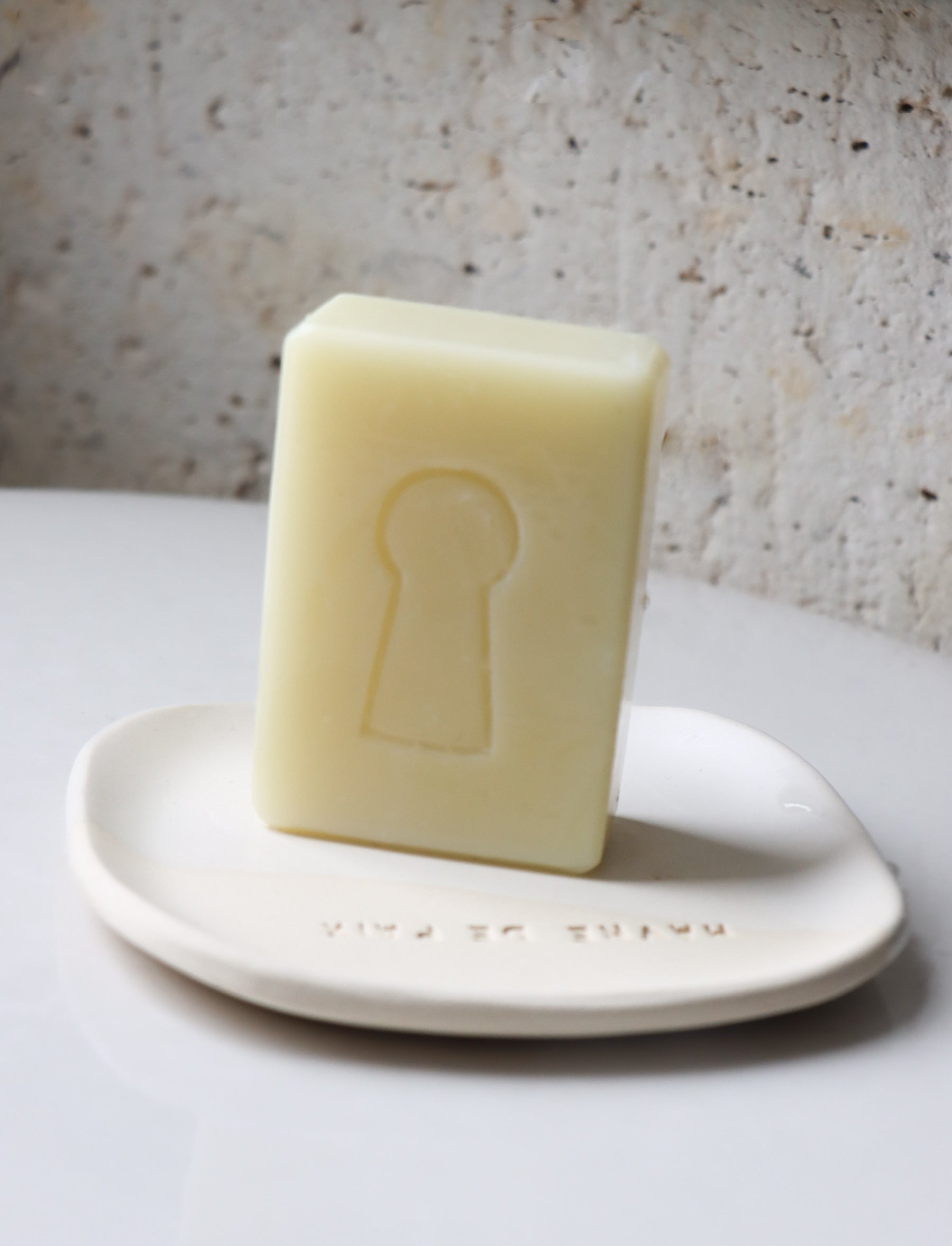 Savon de Belle Façon signé Domaine Singulier 
un savon soin bon et beau, 100% d'origine naturelle