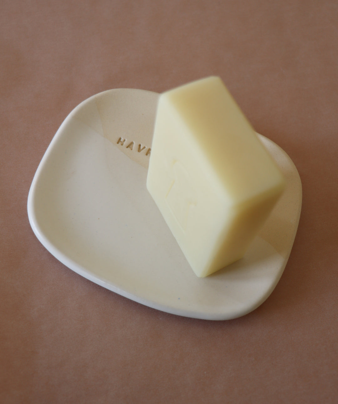 Coffret Savon de Belle Façon et porte-savon - Domaine Singulier X Amélie Brun